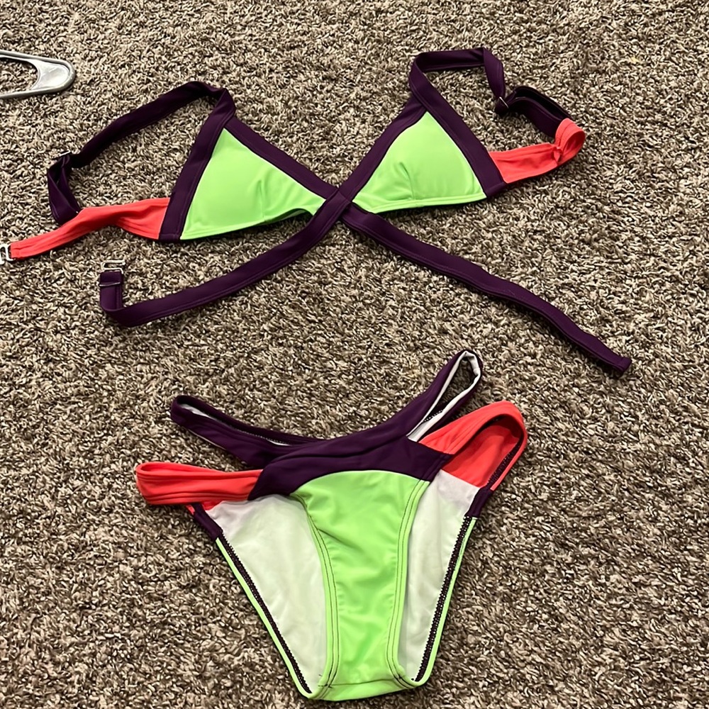 Multicolored strappy bikini